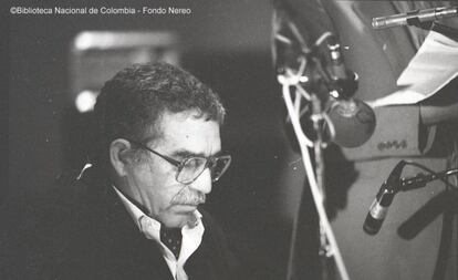 Gabriel García Márquez leyendo cuentos en Estocolmo, diciembre de 1982.
