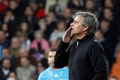 Mourinho, durante el partido ante el Atlético.