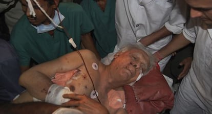 El ex ministro indio y dirigente regional del Partido del Congreso, Vidya Charan Shukla, de 83 ba&ntilde;os,  tras el atentado terrorista del grupo maoista, en el que resulto herido
