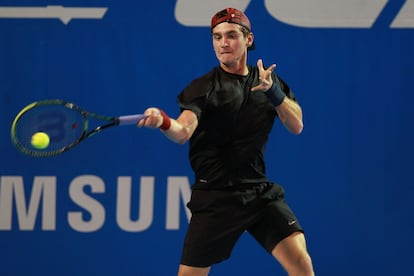 El mexicano Luis Patiño en su debut en el Abierto Mexicano de Tenis que terminó en una derrota.