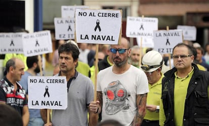 Trabajadores de La Naval, en Sestao (Bizkaia), protestan por la situación del astillero.