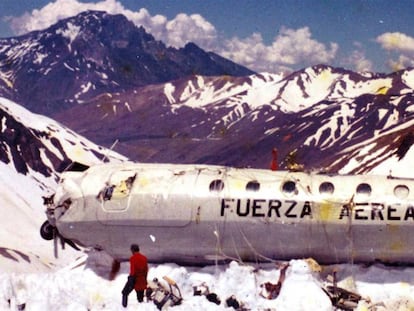 El fuselaje del avi&oacute;n en la Cordillera de los Andes, en enero de 1973 