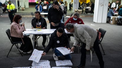 Conteo de votos de la jornada electoral, el 29 de octubre de 2023, en Bogotá.