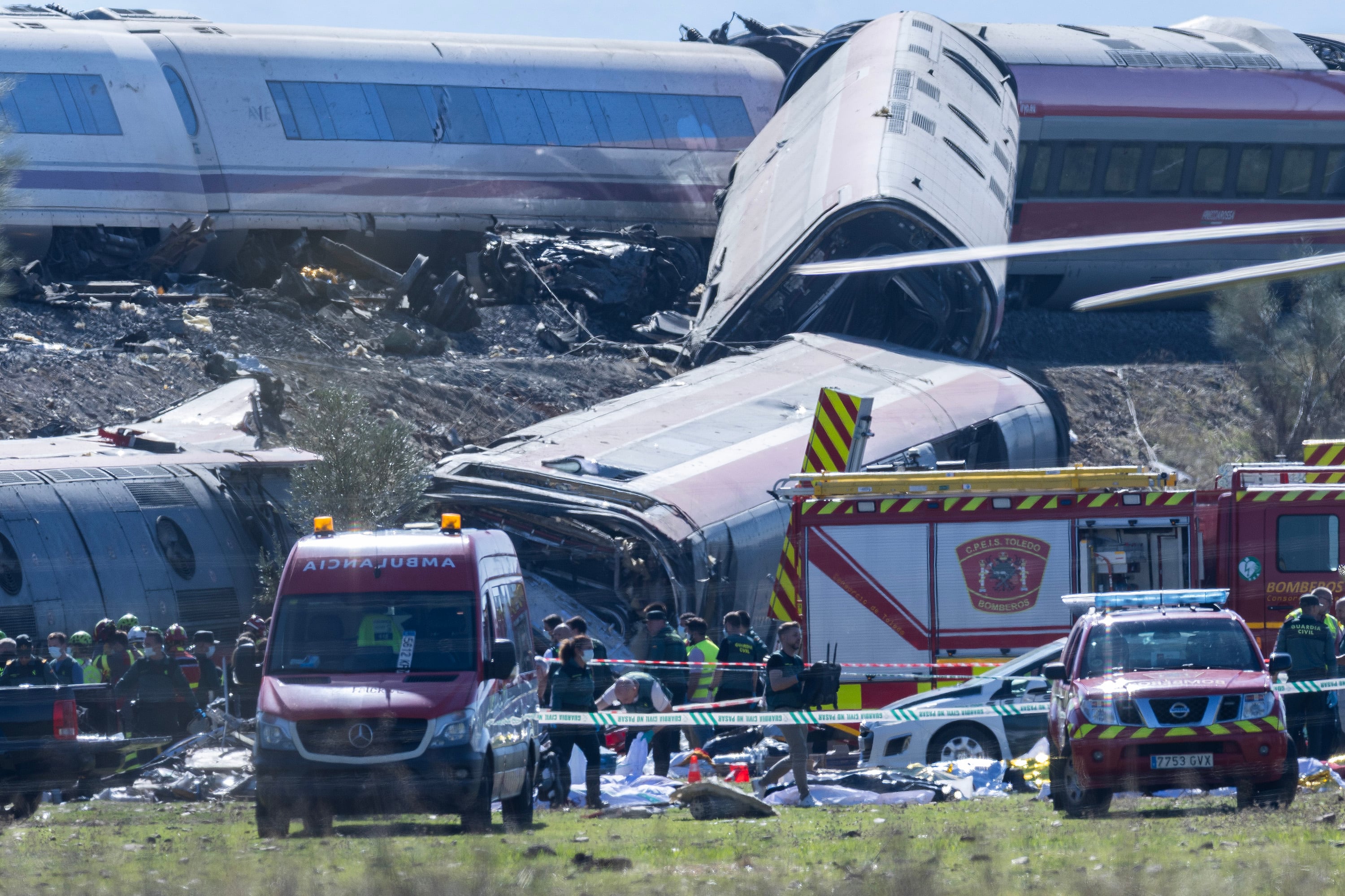 Última hora del accidente de trenes en Toledo, en directo | Al menos 30 muertos en el choque de trenes de alta velocidad en Urda