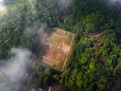 Fútbol en el cráter del volcán Teoca