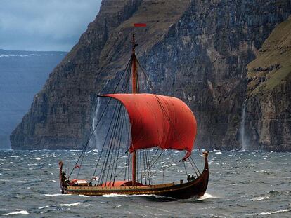 La reconstrucción del barco vikingo Skuldevev 2, 'Corcel de los mares',  navegando de Dinamarca a Dublín en 2007