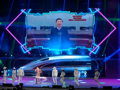 La imagen de Xi Jinping en una pantalla durante un espectáculo de celebración del día nacional de China, el viernes.