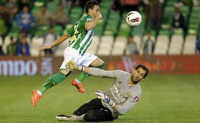 Rub&eacute;n Castro marca ante Diego L&oacute;pez esta temporada