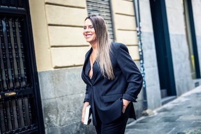 La actriz Karla Sofía Gascón durante la presentación de su nuevo libro, en la sede de Almuzara, el 20 de marzo de 2025, en Madrid (España).