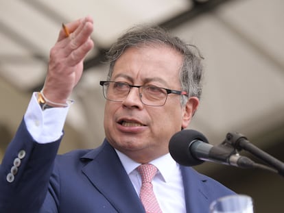 Gustavo Petro durante la ceremonia de ascenso a subtenientes ‘Curso General Jorge Duarte Blum’, en Bogotá, el 2 de junio de 2023.