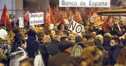 Manifestación de trabajadores de entidades bancarias ante el Banco de España, en Madrid, para protestar contra los ERE en enero