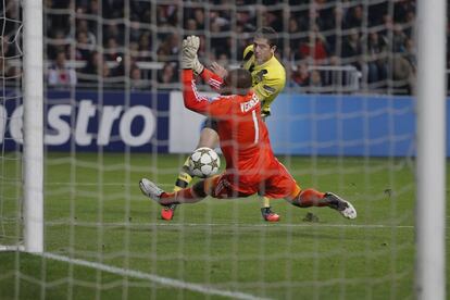 El portero Kenneth Vermeer durante un partido de la Champions League en 2012.