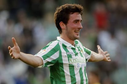 Miki Roqu&eacute; (1988-2012) playing for Real Betis.