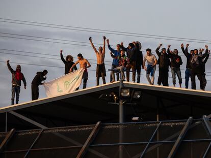 Protesta de un grupo de internos del CIE de Aluche pidiendo su liberación el pasado 17 de marzo.