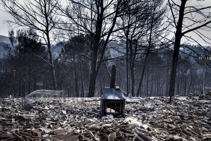 Urbanización Montepino y Montesol tras el incendio urbano forestal de Llutxent.