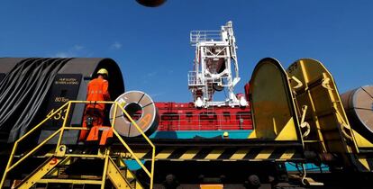 Bobinas metálicas de un tren en la planta de acero de ArcelorMittal en Gante, Bélgica.