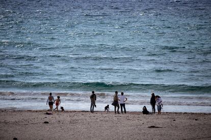 Anakena beach, visited by tourists again.