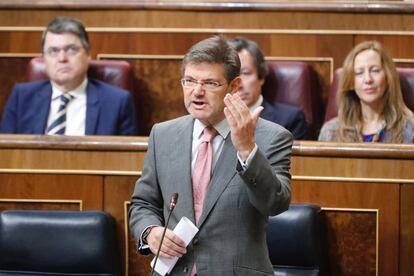 El ministro Rafael Catalá contesta a una pregunta parlamentaria en el Congreso.