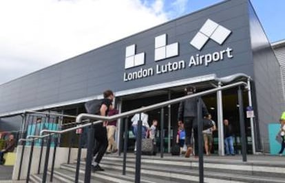 Exterior del aeropuerto de Luton (Londres).