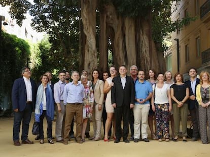Ximo Puig con los diputados del Grupo Socialista en las Cortes Valencianas,