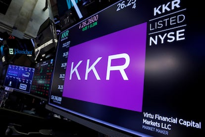 Imagen de la cotización de KKR en la Bolsa de New York Stock Exchange (NYSE), en una foto de archivo.