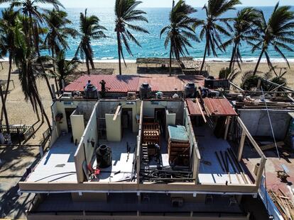 Escombros de un hotel en Pie de la Cuesta, Acapulco, el 21 de diciembre.