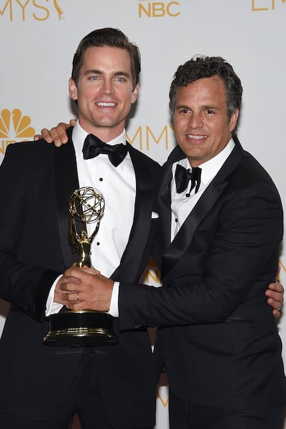 Mark Ruffalo y Matt Bomer celebran su victoria en la categoría de Mejor Película para Televisión por The Normal Heart.