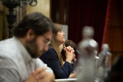 La presidenta del Parlament, Laura Borràs, interviene en un momento del pleno.