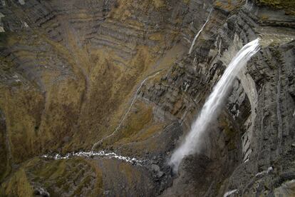 At a height of more than 300 meters, this is the tallest waterfall on the Iberian Peninsula. There are several different parking lots at which you can leave your car and undertake the walk to this stunning view of the Nervión. Though it’s best to do so after heavy rainfall or during the seasonal thaw, as the waterfall is greatly reduced during the winter.