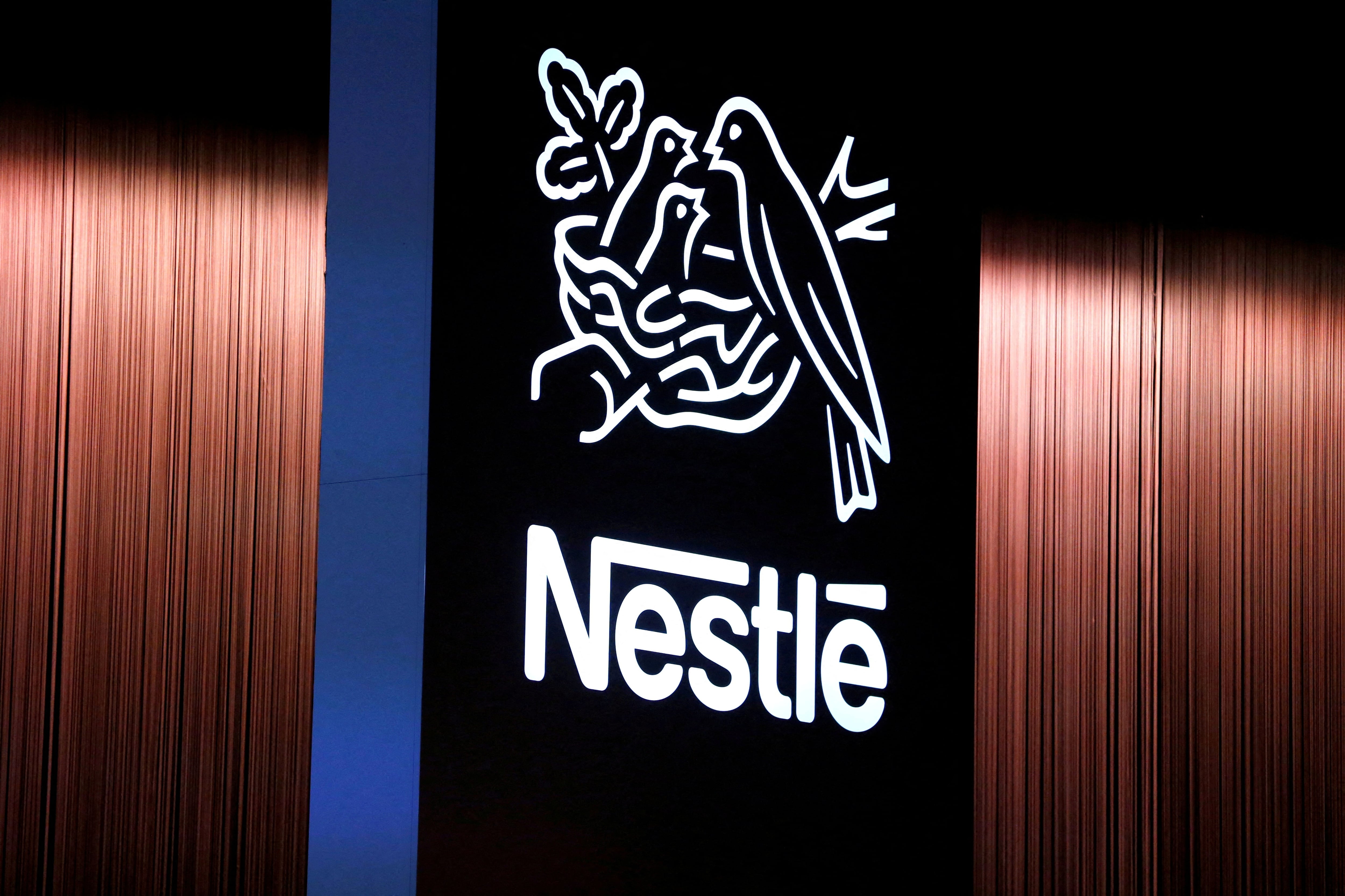 Logotipo de Nestlé.