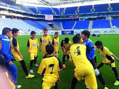 Menores participantes en el programa de las Escuelas Deportivas Danone.