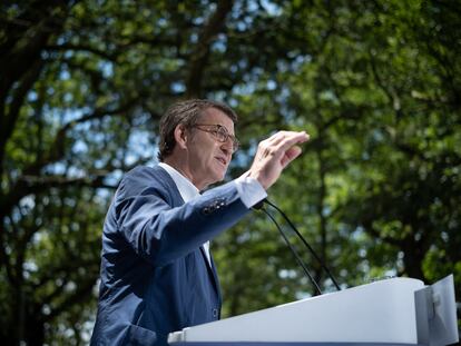 El presidente del PP, Alberto Núñez Feijóo, interviene en una romería en O Pino, A Coruña, el pasado sábado.