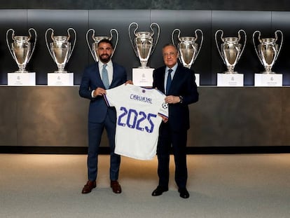 Dani Carvajal y Florentino Pérez, después de firmar la ampliación del contrato del lateral hasta 2025.