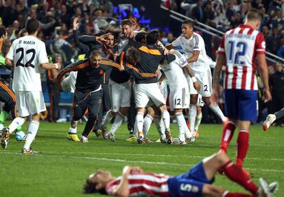 Los jugadores del Madrid celebran la victoria en la final de la Champions de 2014, tras derrotar al Atlético (4-1) en la prórroga.