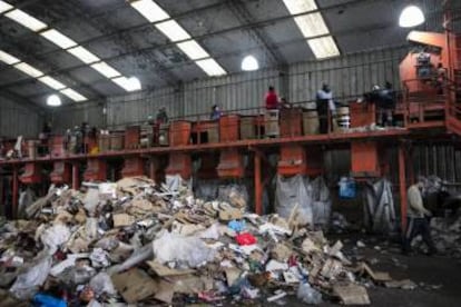 The recycling plant employs several undocumented people.