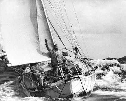 Robin Knox-Johnston, a bordo del Suhaili, llega a Falmouth (Inglaterra), el 22 abril de 1969.