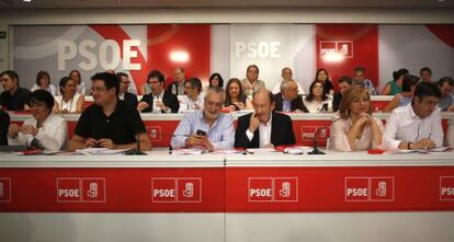 José Antonio Griñán junto a Alfredo Pérez Rubalcaba, en Madrid.
