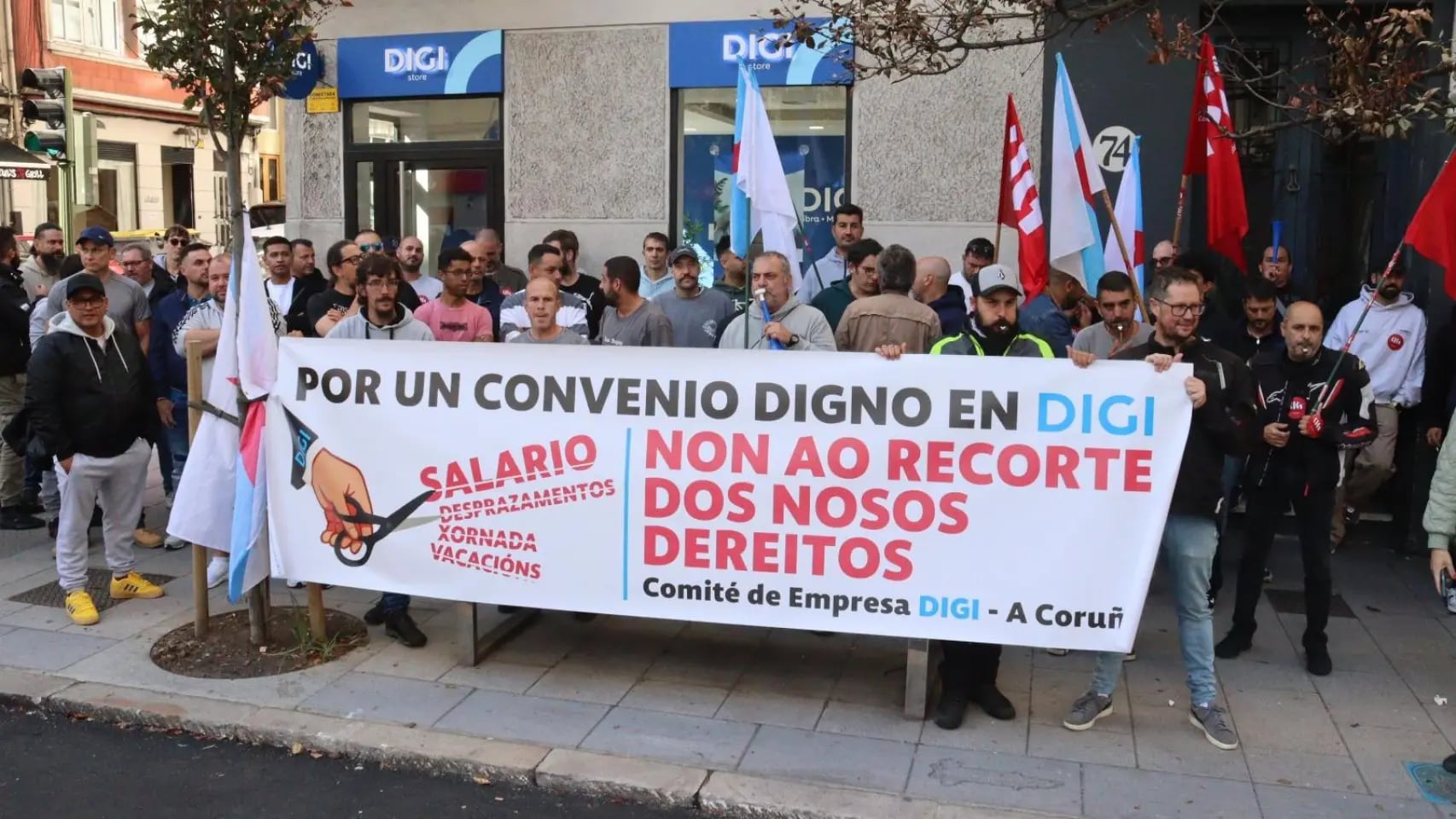 Protesta de trabajadores de Digi en A Coruña.
