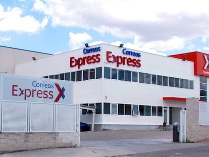 Centro logístico de Correos Express, en Getafe (Madrid)