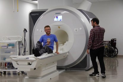 Garéyev, en el Laboratorio de Memoria de la UCLA, durante el estudio de su cerebro