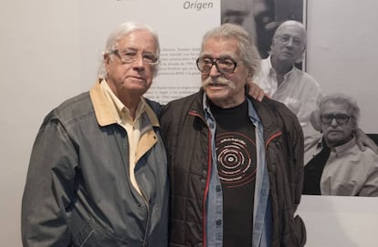 Carlos P&eacute;rez Siquier (izquierda) y Ram&oacute;n Masats, ayer en los Encuentros Fotogr&aacute;ficos de Gij&oacute;n.