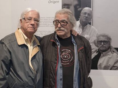 Carlos P&eacute;rez Siquier (izquierda) y Ram&oacute;n Masats, ayer en los Encuentros Fotogr&aacute;ficos de Gij&oacute;n.