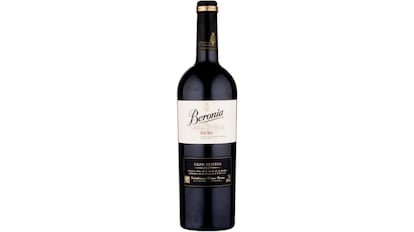 Vista de la botella de vino tinto en oferta.