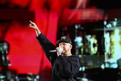 El rapero puertorriqueño René Pérez Joglar, más conocido como Residente, ha ofrecido un concierto gratuito en la explanada del Zócalo de Ciudad de México.