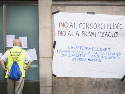 Protesta contra el consorcio del Hospital Clínic.