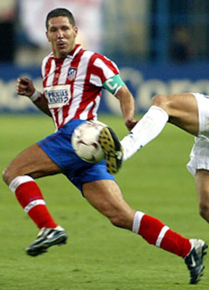 Simeone, contra el Albacete, con el brazalete de capitán.