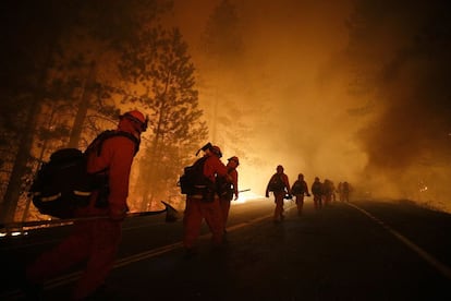 Las llamas continúan extendiéndose por octavo día consecutivo por el Parque Nacional de Yosemite y amenazan el suministro eléctrico de San Francisco.