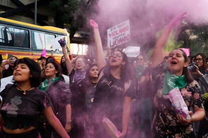 Cientos de mujeres protestan en Ciudad de México, el 16 de agosto de 2019.