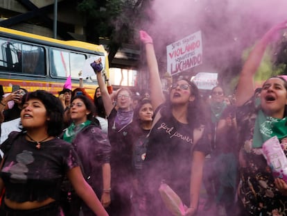 Cientos de mujeres protestan en Ciudad de México, el 16 de agosto de 2019.