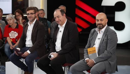 De derecha a izquierda los directores de medios p&uacute;blicos: Sa&uuml;l Gordillo de Catalunya Radio, Vicent Sanchis, de TV3 y Marc Colomer de ACN.
 